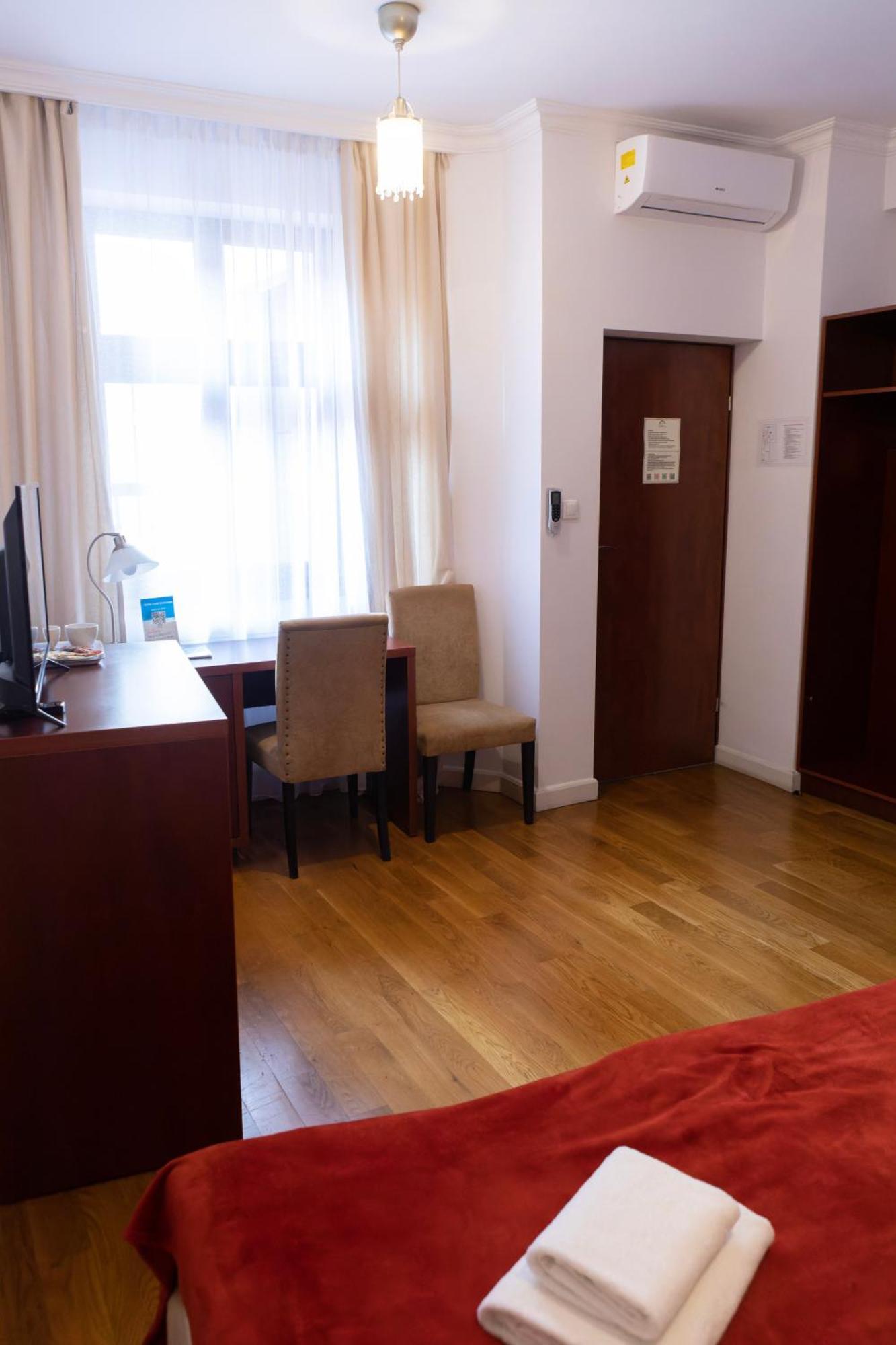 Aparthotel Golebia 8 3*